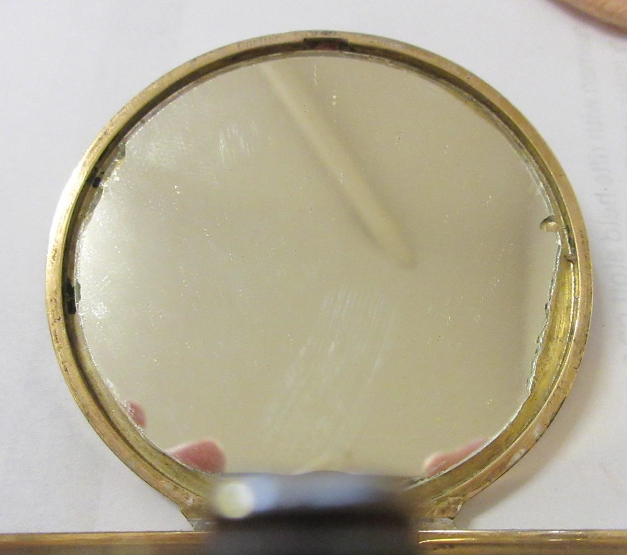 A CARTIER ART DECO 9CT GOLD CIRCULAR COMPACT Image