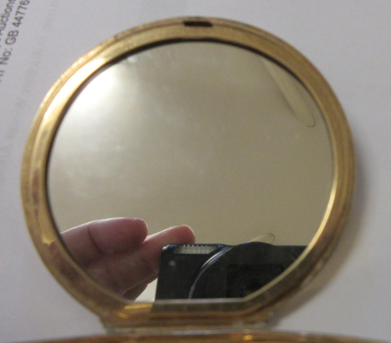 A CARTIER ART DECO 9CT GOLD CIRCULAR COMPACT Image
