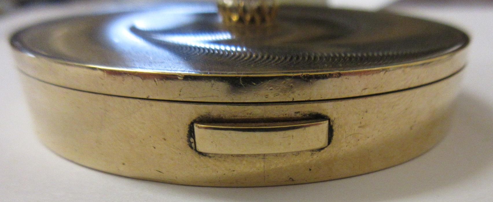 A CARTIER ART DECO 9CT GOLD CIRCULAR COMPACT Image