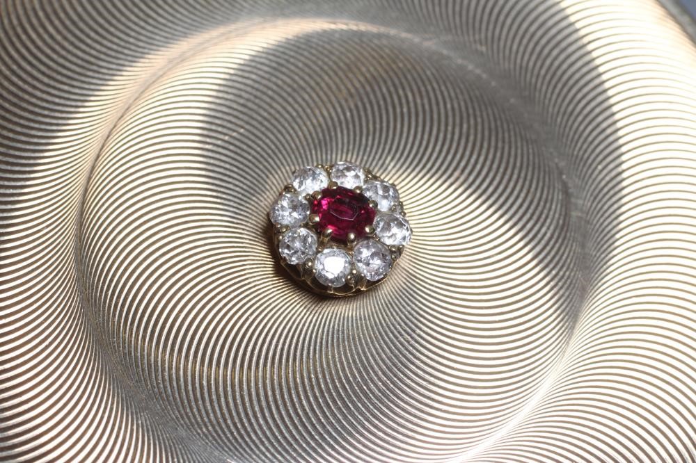 A CARTIER ART DECO 9CT GOLD CIRCULAR COMPACT Image
