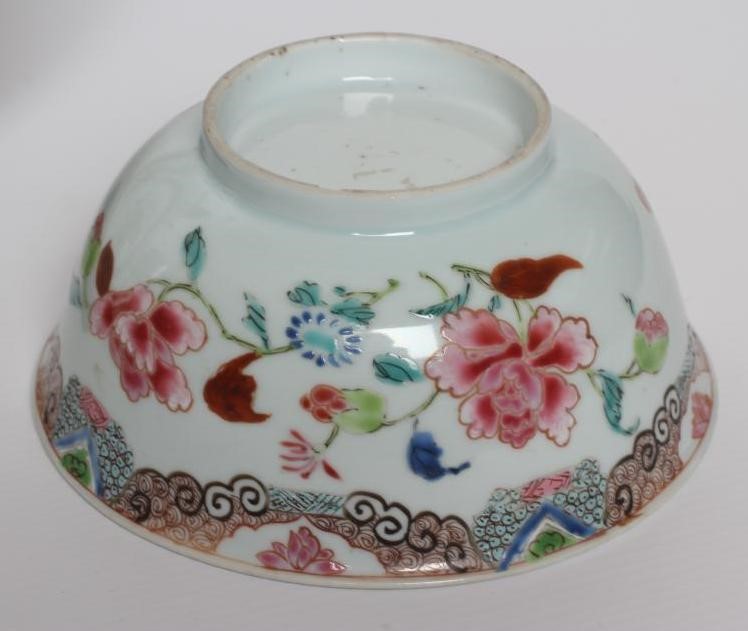 A COLLECTION OF CHINESE FAMILLE ROSE PORCELAIN comprising two cylindrical mugs painted with figures Image