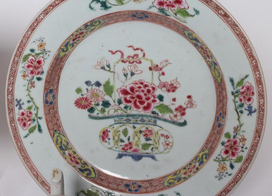 A COLLECTION OF CHINESE FAMILLE ROSE PORCELAIN comprising two cylindrical mugs painted with figures Image
