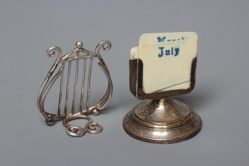 A LATE VICTORIAN SILVER LYRE MENU/PLACE CARD HOLDER by Saunders & Shepherd Image