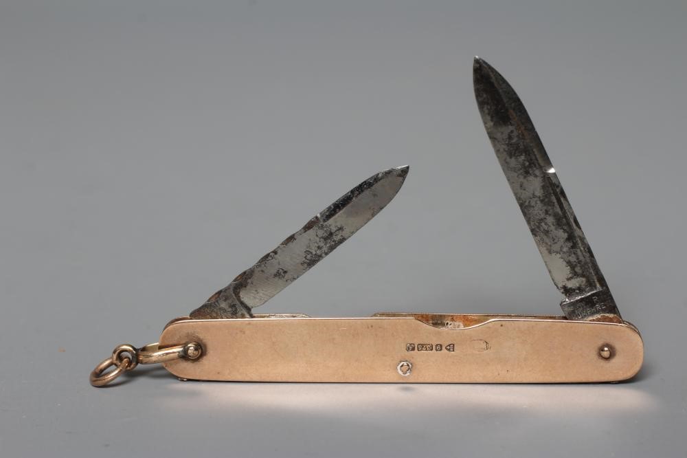 A LATE VICTORIAN 9CT GOLD CASED PEN KNIFE by William Turner & Co., Chester 1901, with two hinged Image