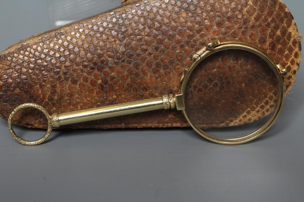 A PAIR OF DIXEY'S TELESCOPIC LORGNETTES, stamped 15ct Dixey, 20 Welbeck St., London W1 to the Image