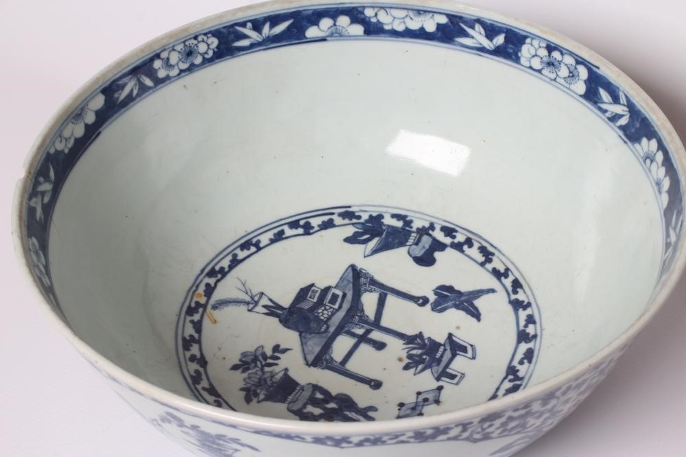 A CHINESE PORCELAIN LARGE BOWL of plain circular form Image