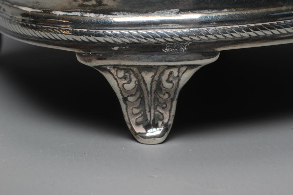 AN EDWARDIAN SILVER DRESSING TABLE BOX by Deakin & Francis Ltd. Image