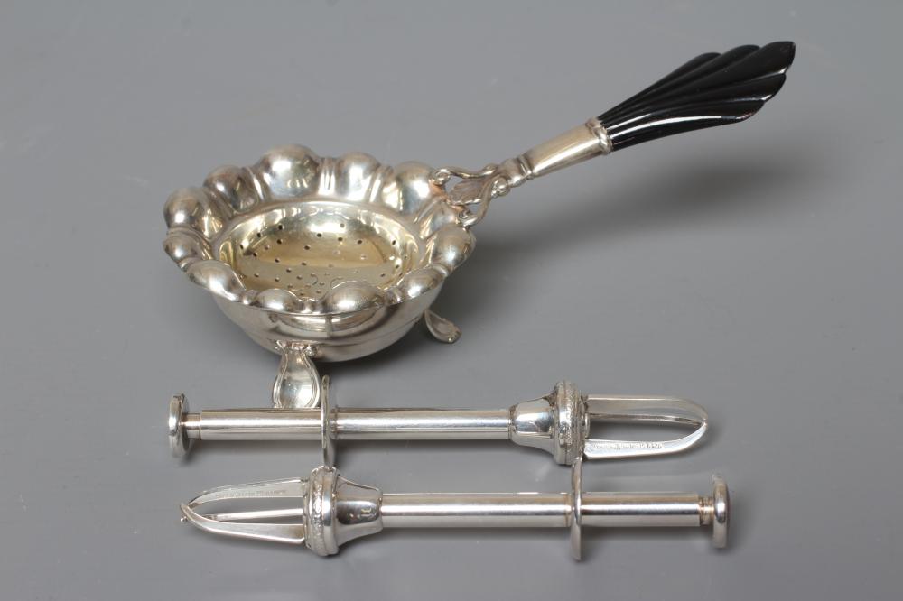 A PAIR OF NORWEGIAN SILVER PICKLE GRIPS stamped Sterling 925S Image
