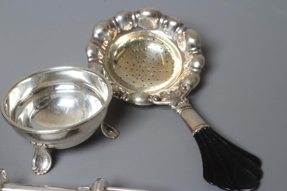 A PAIR OF NORWEGIAN SILVER PICKLE GRIPS stamped Sterling 925S Image