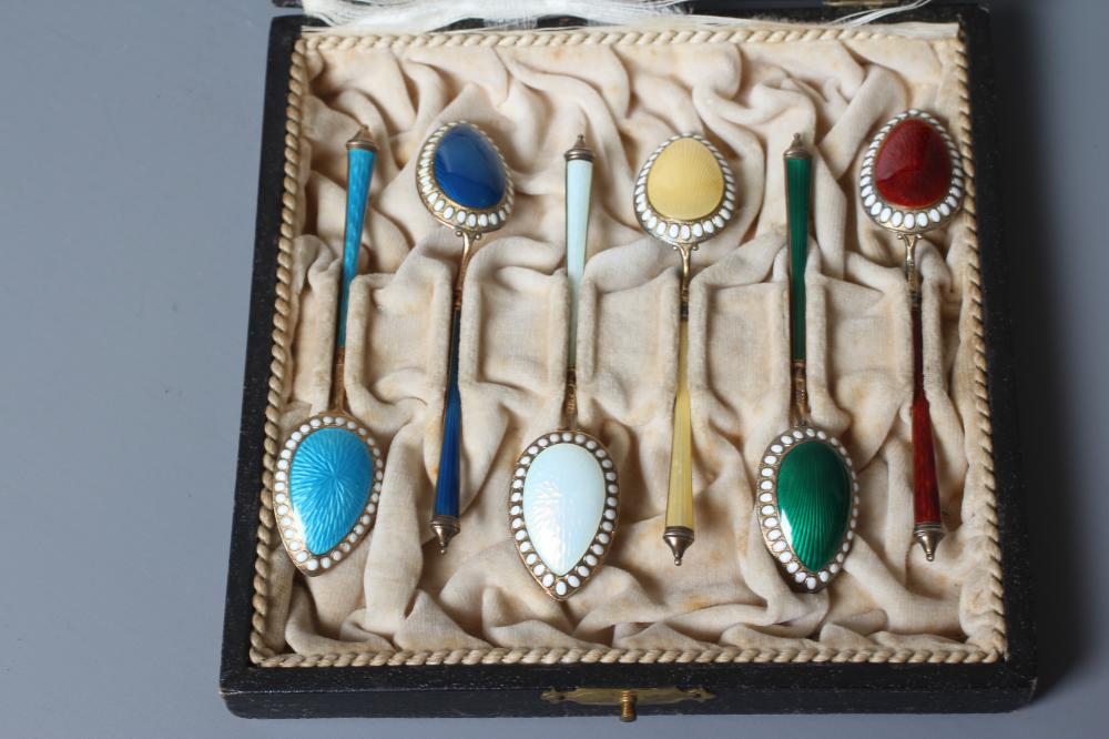 A HARLEQUIN SET OF SIX NORWEGIAN SILVER GILT COFFEE SPOONS Image