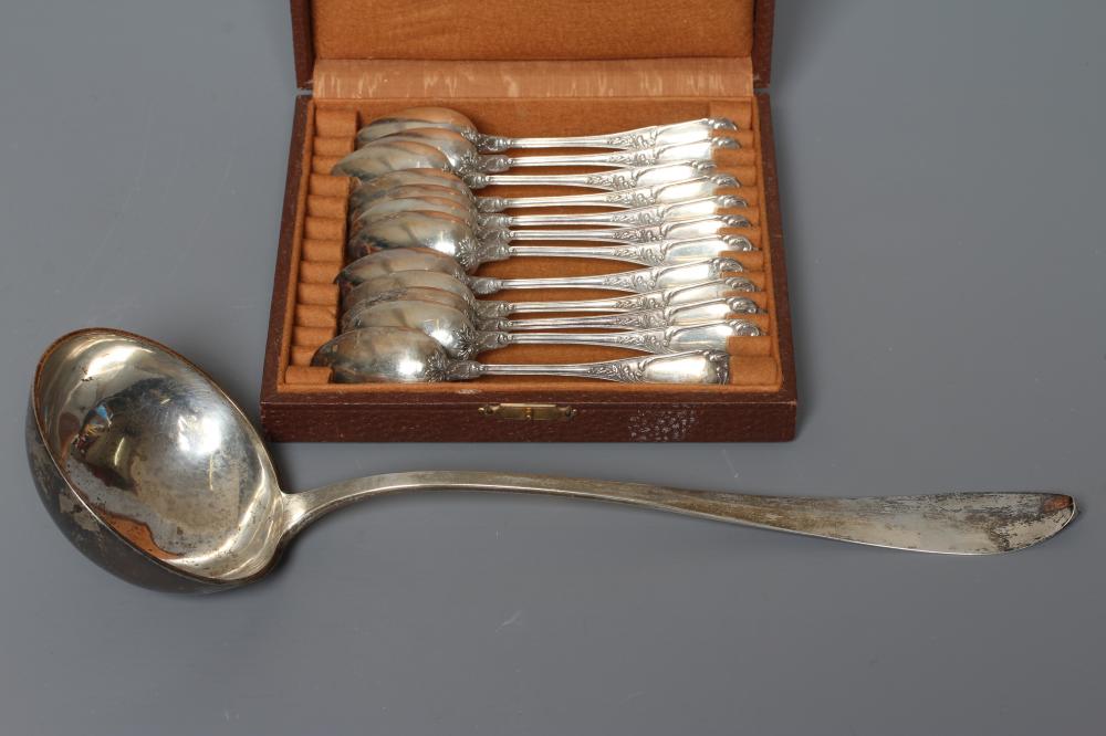 A SET OF TWELVE FRENCH SILVER TEASPOONS Image