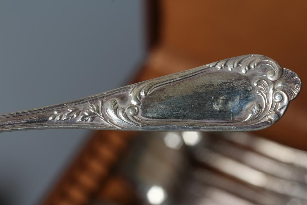 A SET OF TWELVE FRENCH SILVER TEASPOONS Image
