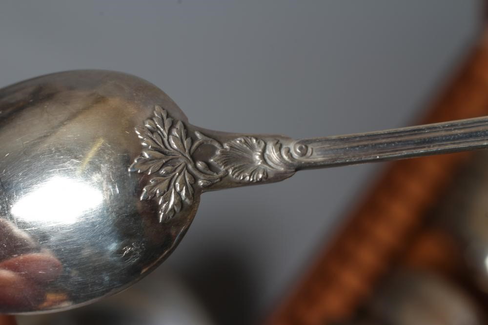 A SET OF TWELVE FRENCH SILVER TEASPOONS Image