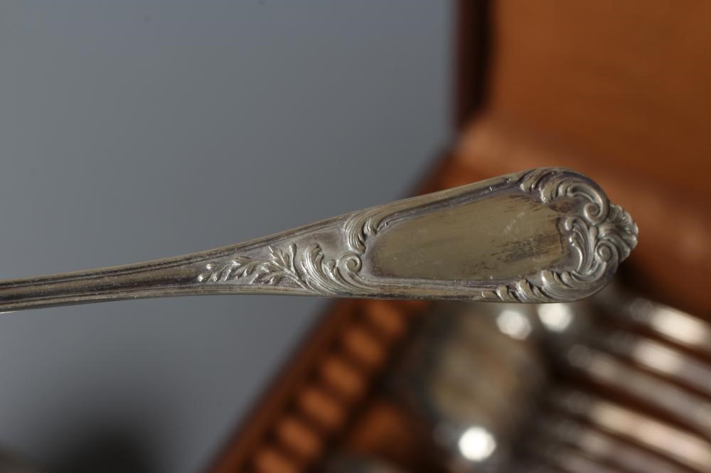 A SET OF TWELVE FRENCH SILVER TEASPOONS Image