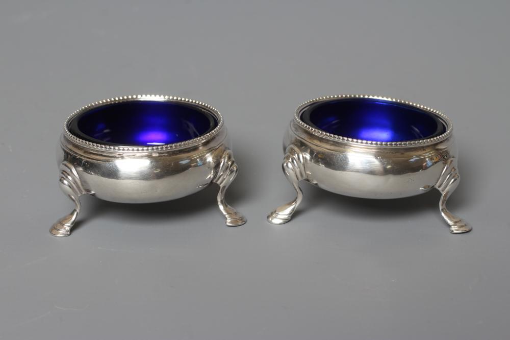 A PAIR OF GEORGE IV SILVER CAULDRON SALTS by Hester Bateman Image