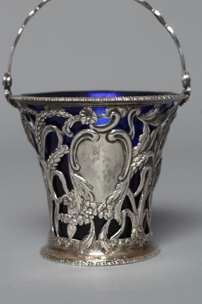 A GEORGE III SILVER CREAM PAIL Image