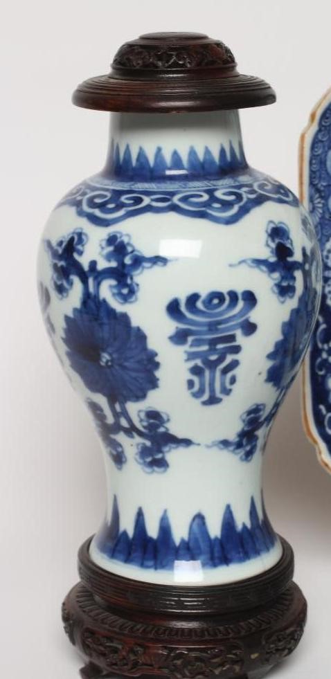 A COLLECTION OF CHINESE BLUE AND WHITE PAINTED PORCELAIN comprising a canted oblong meat dish with Image