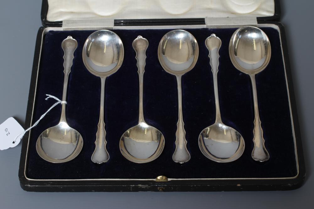 A SET OF SIX CHIPPENDALE PATTERN SILVER SOUP SPOONS by Josiah Williams & Co., London 1918, 8ozs Image