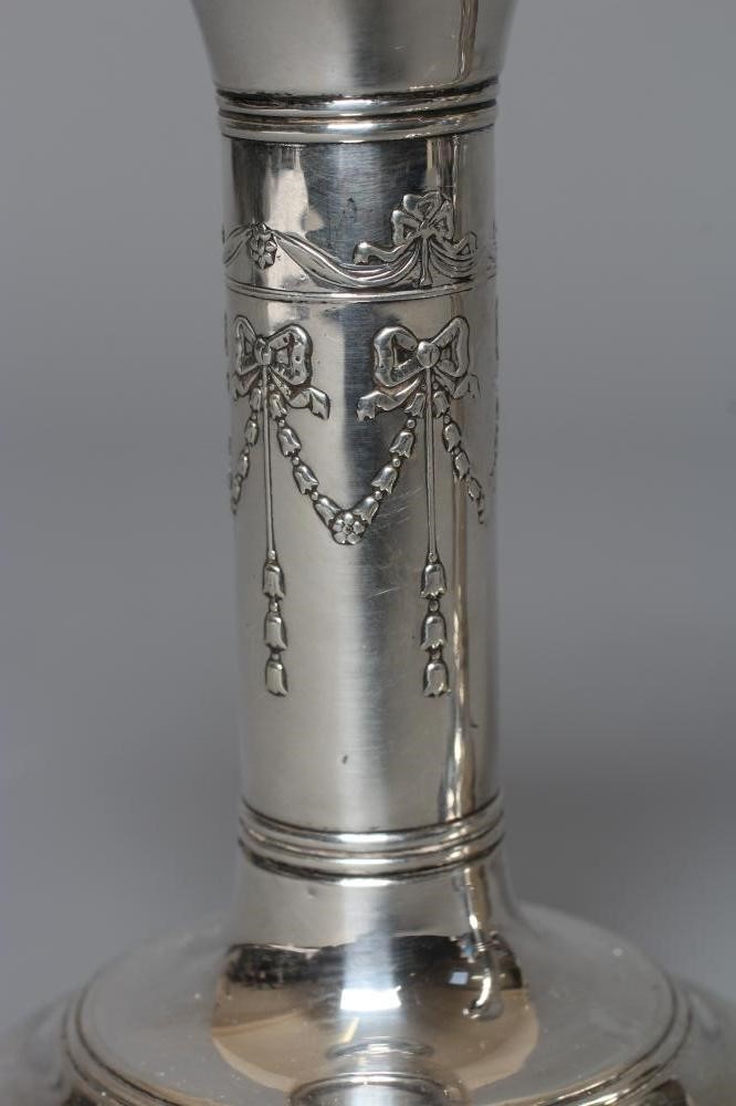 A PAIR OF EDWARDIAN SILVER SMALL CANDLESTICKS by Robert Pringle & Sons Image
