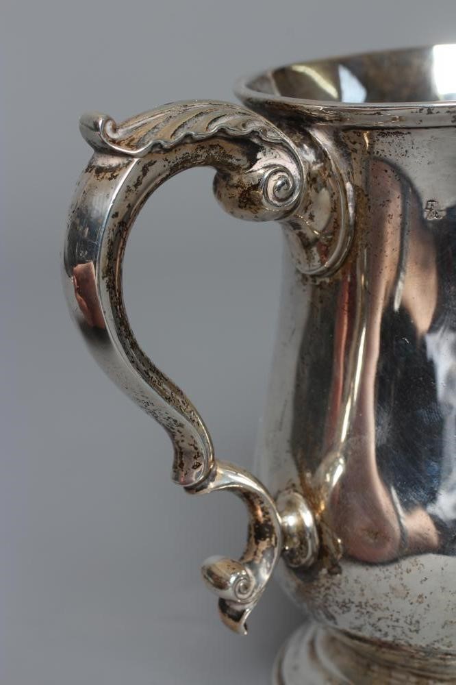 AN EDWARDIAN SILVER MUG by Wakely & Wheeler, London 1904, of baluster form with acanthus leaf Image