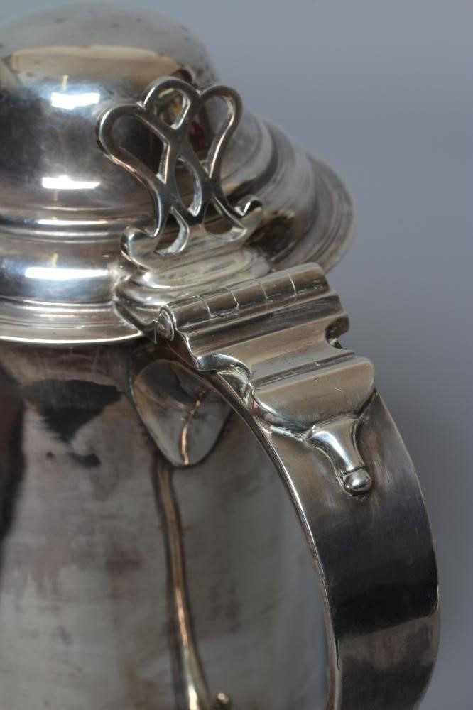 A GEORGE III TANKARD by John Denzilow Image