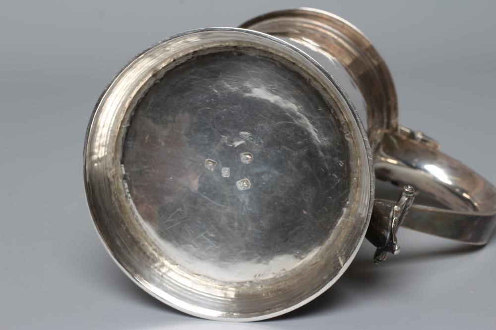 A GEORGE III TANKARD by John Denzilow Image