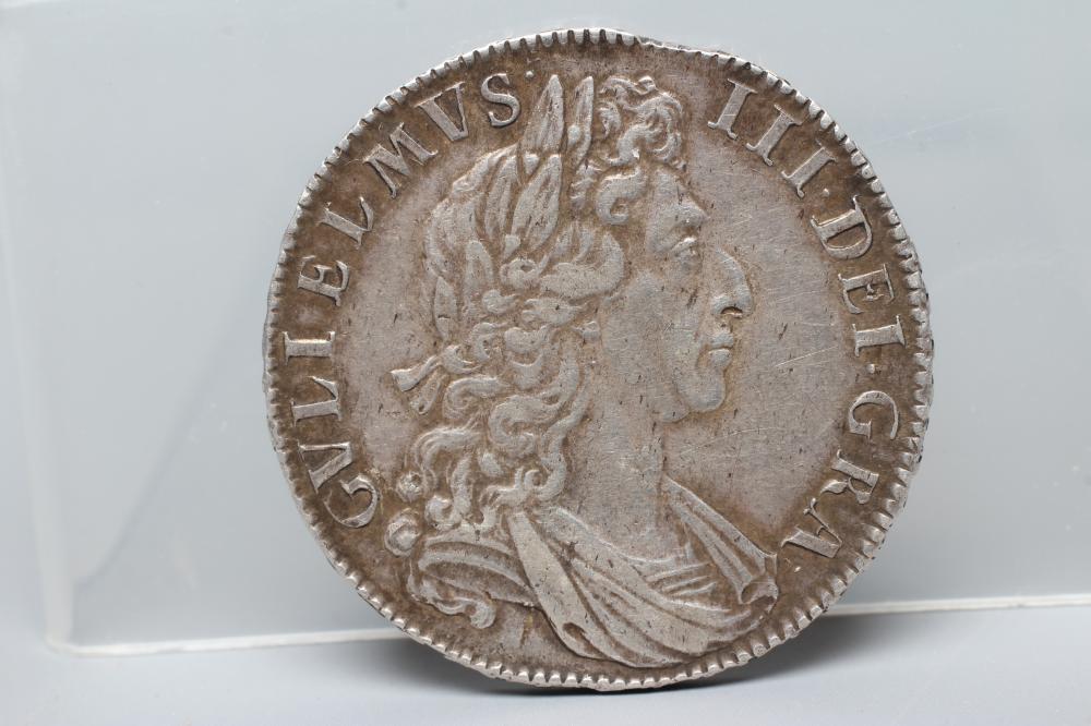 A WILLIAM III HALF CROWN, 1700, 14.9g (Est. plus 24% premium inc. VAT) Image