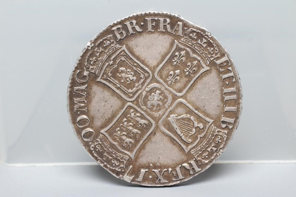 A WILLIAM III HALF CROWN, 1700, 14.9g (Est. plus 24% premium inc. VAT) Image