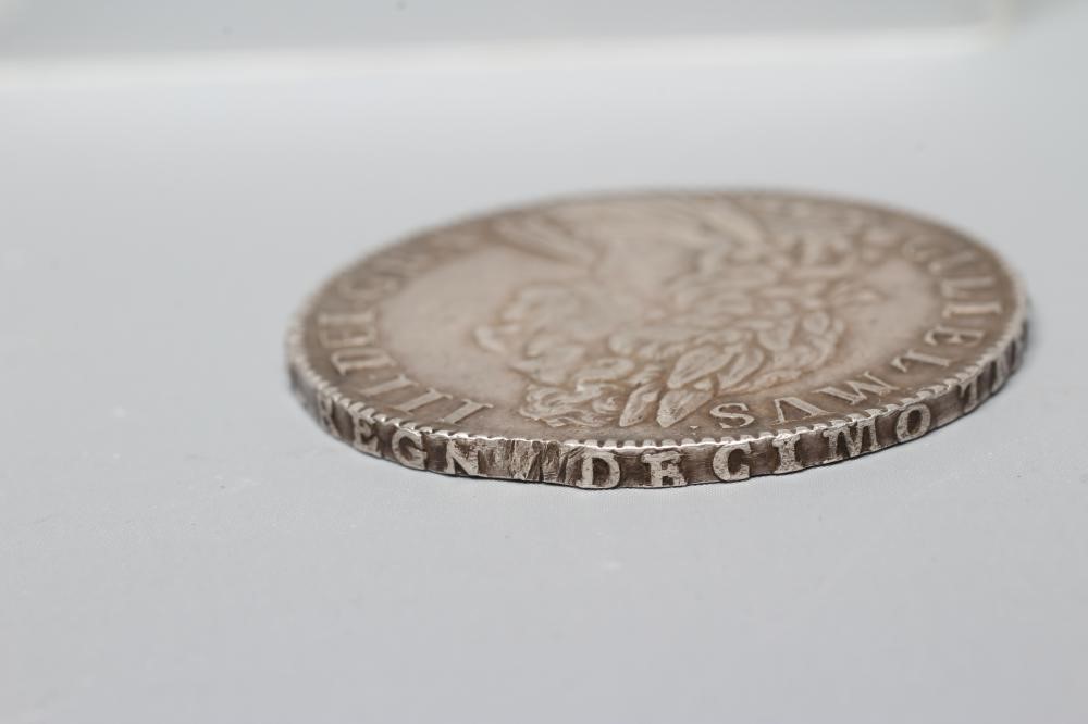A WILLIAM III HALF CROWN, 1700, 14.9g (Est. plus 24% premium inc. VAT) Image