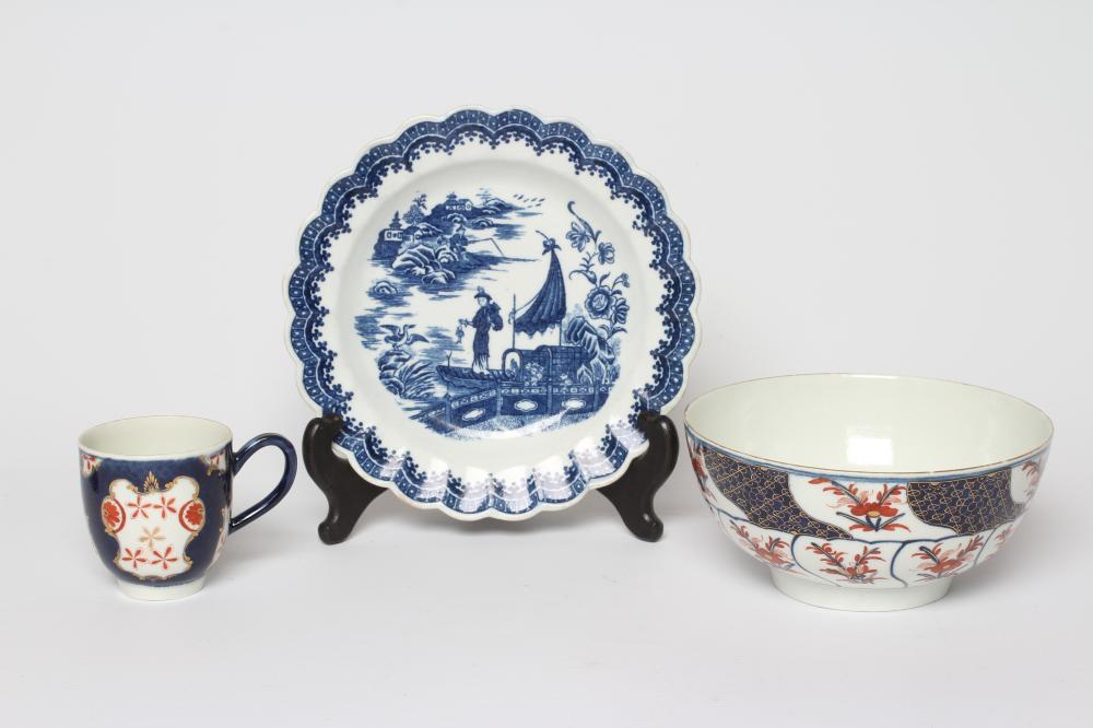 A WORCESTER PORCELAIN STARBURST COFFEE CUP Image