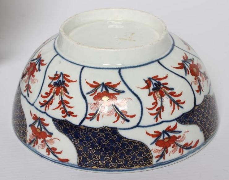 A WORCESTER PORCELAIN STARBURST COFFEE CUP Image