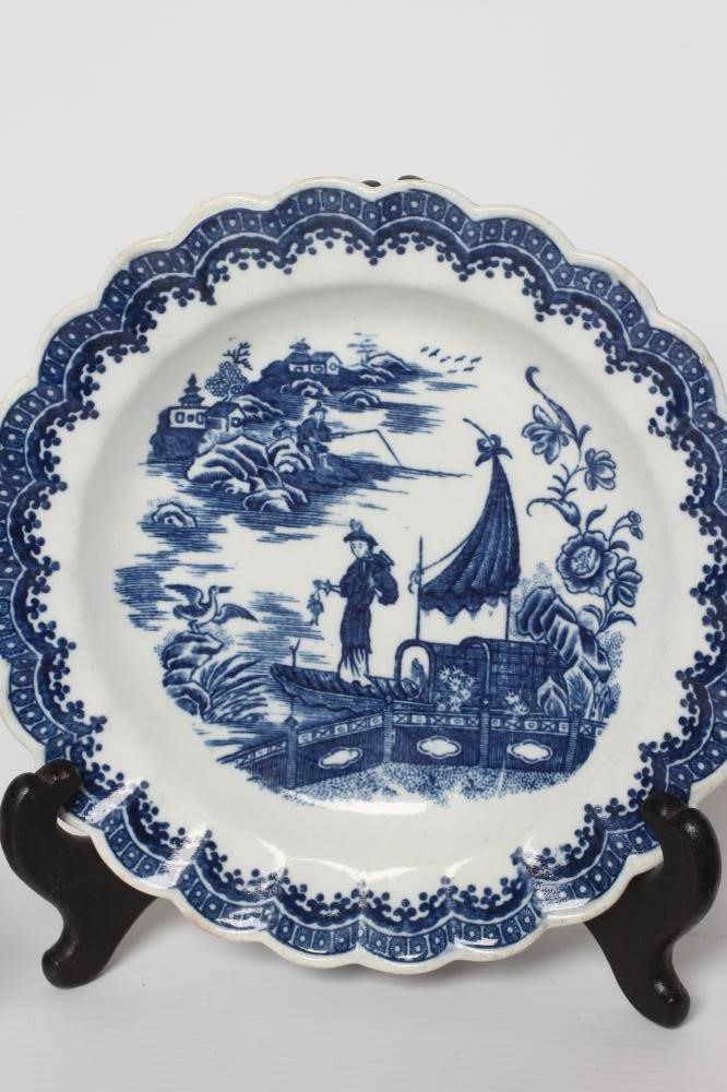 A WORCESTER PORCELAIN STARBURST COFFEE CUP Image