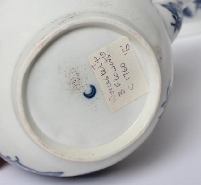 A COLLECTION OF WORCESTER THREE FLOWERS PORCELAIN Image