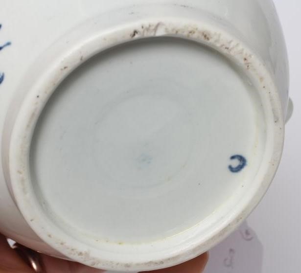 A COLLECTION OF WORCESTER THREE FLOWERS PORCELAIN Image