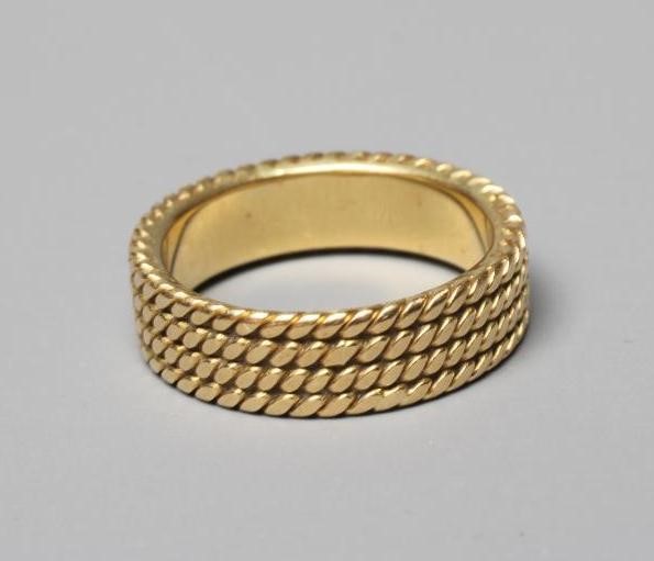 AN 18CT GOLD ROPE TWIST RING, London 1973, sponsor PP&P, size K 1/2, 6.2g (Est. plus 24% premium Image