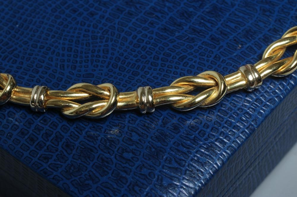 A ROBERT COIN TWO TONE REEF KNOT CHOKER with slide clasp and safety clip, stamped 750, 1226VI, 46.7g Image