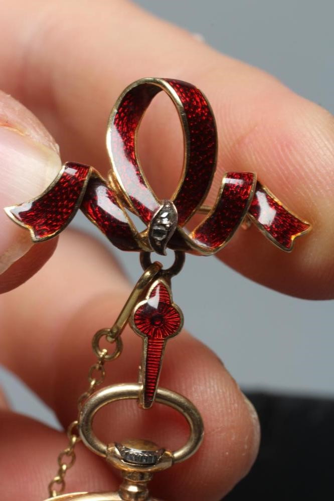A LADYS TOP WIND FOB WATCH Image