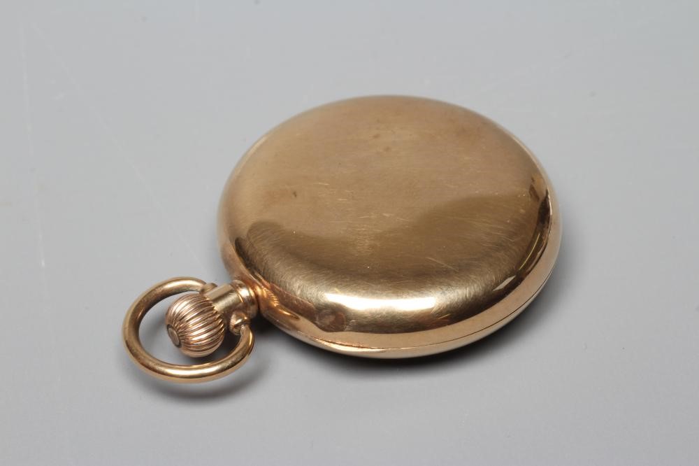 A 9CT GOLD WALTHAM TOP WIND POCKET WATCH Image