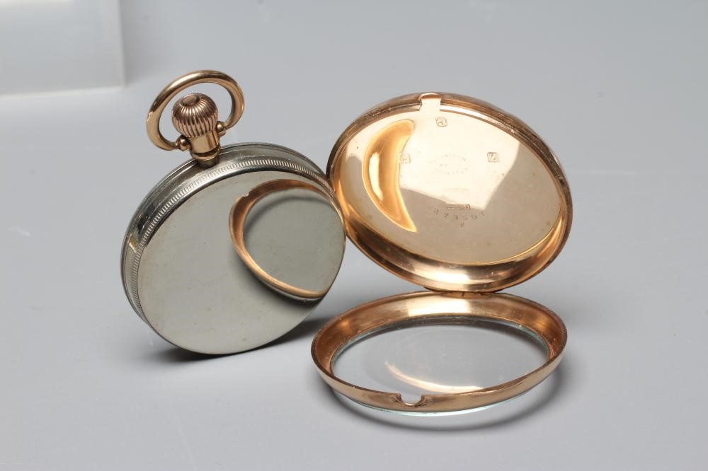A 9CT GOLD WALTHAM TOP WIND POCKET WATCH Image