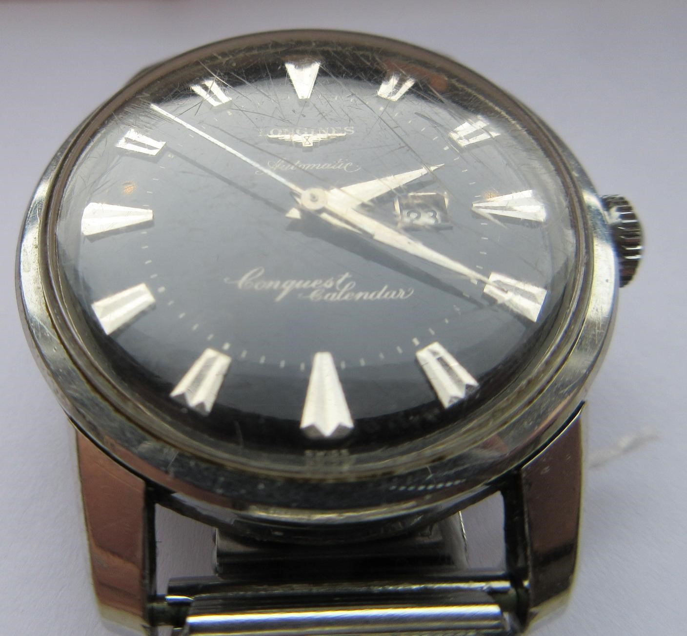 A GENTLEMAN'S LONGINES AUTOMATIC CONQUEST CALENDAR WRISTWATCH Image