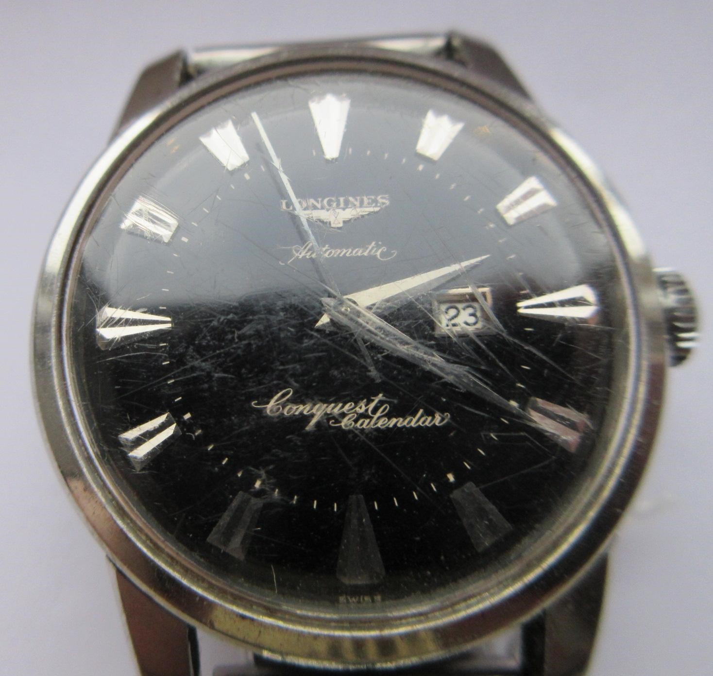A GENTLEMAN'S LONGINES AUTOMATIC CONQUEST CALENDAR WRISTWATCH Image