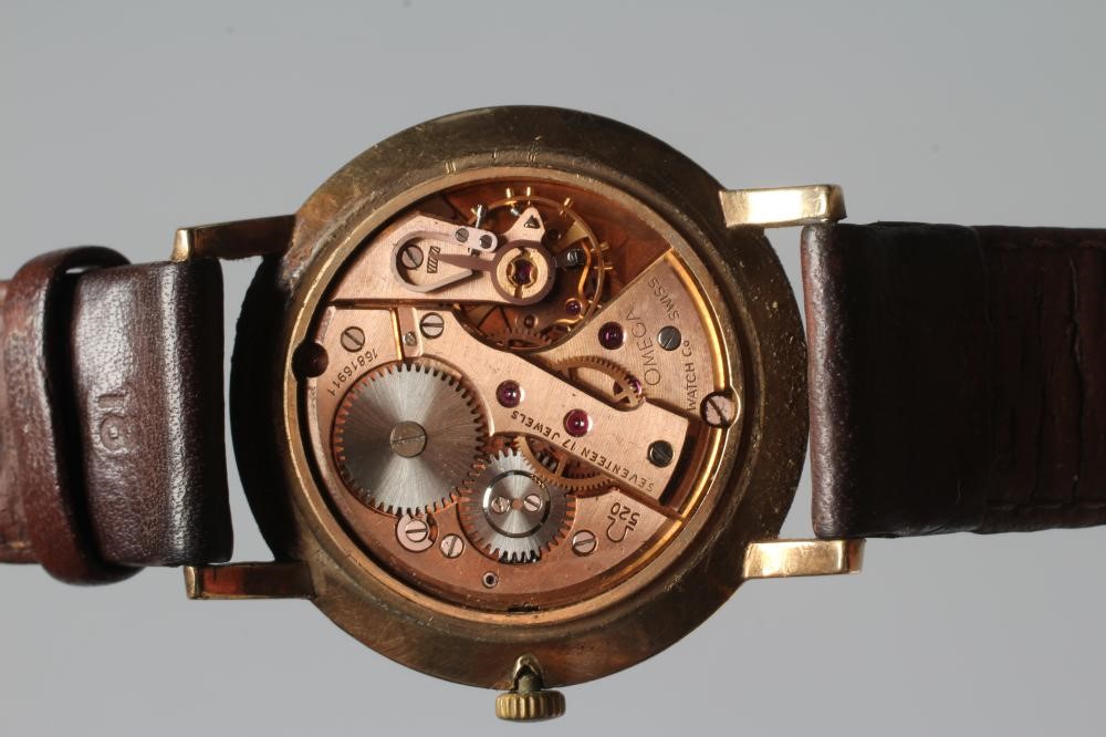 A GENTLEMAN'S 9CT GOLD OMEGA WRISTWATCH Image
