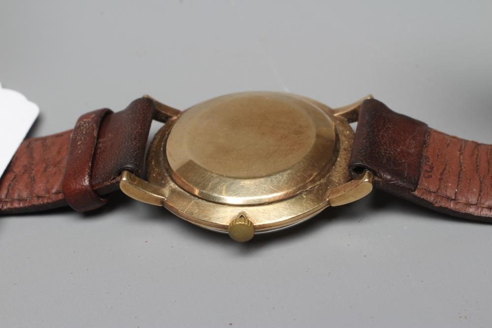 A GENTLEMAN'S 9CT GOLD OMEGA WRISTWATCH Image