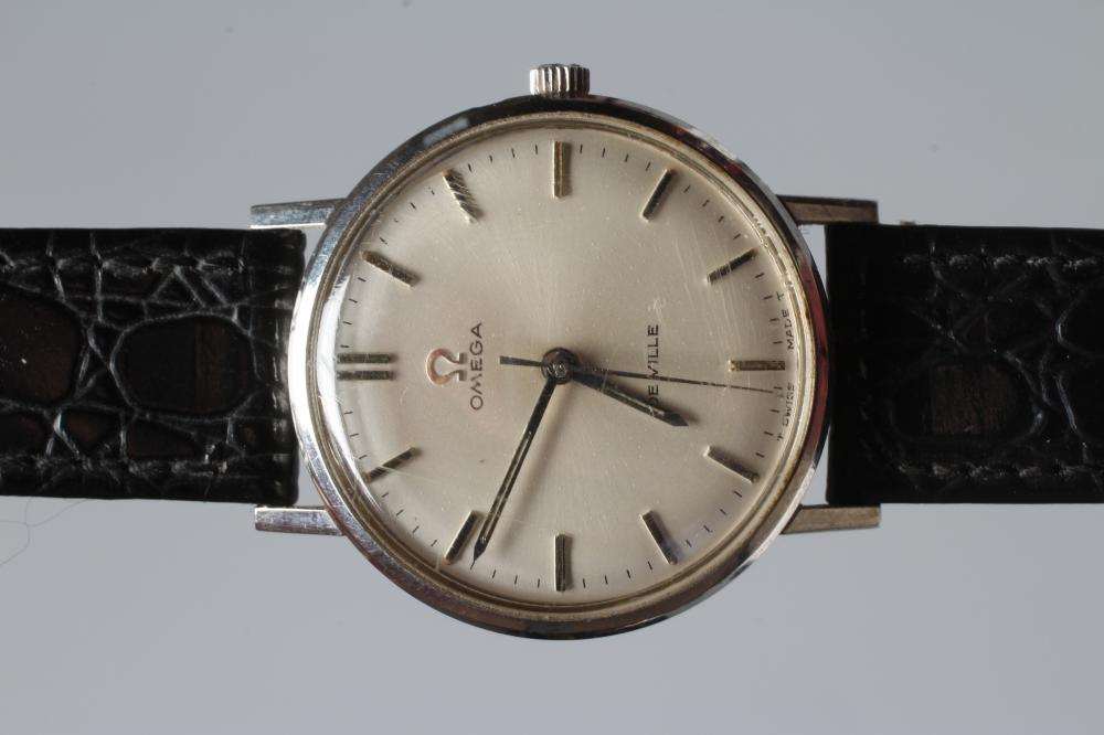 A GENTLEMAN'S STAINLESS OMEGA DE VILLE WRISTWATCH, the silvered dial with applied batons and centre Image