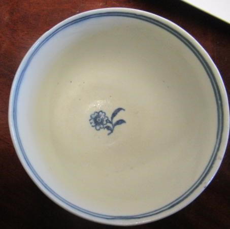 A SET OF THREE GRAINGER & CO. WORCESTER CHINA TEACUPS AND SAUCERS Image