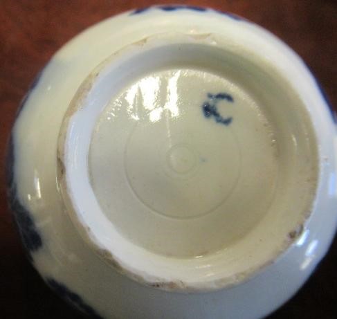 A SET OF THREE GRAINGER & CO. WORCESTER CHINA TEACUPS AND SAUCERS Image