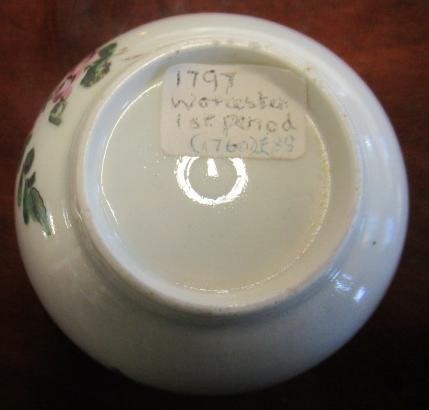 A SET OF THREE GRAINGER & CO. WORCESTER CHINA TEACUPS AND SAUCERS Image