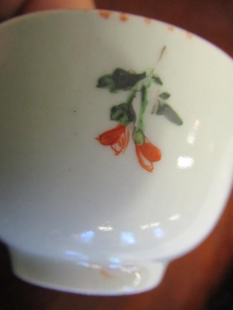 A SET OF THREE GRAINGER & CO. WORCESTER CHINA TEACUPS AND SAUCERS Image