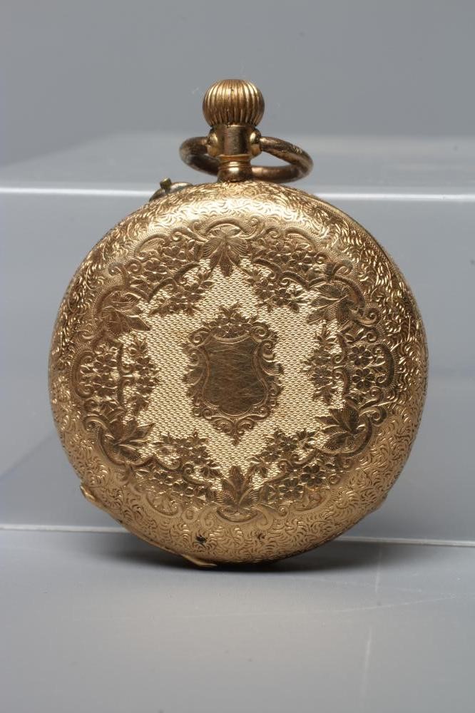 A LADYS TOP WIND POCKET WATCH Image