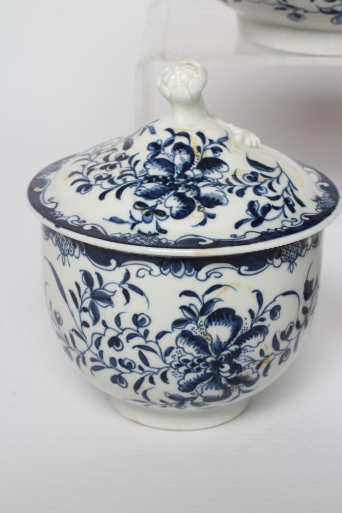 TWO WORCESTER PORCELAIN MANSFIELD BOWLS, c.1780, 6" & 4" diameter, together with a similar sucrier Image